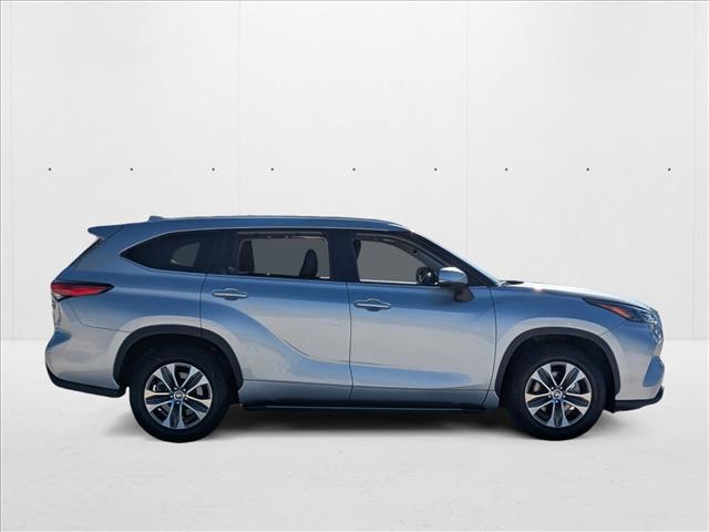 2022 Toyota Highlander Hybrid XLE photo 4