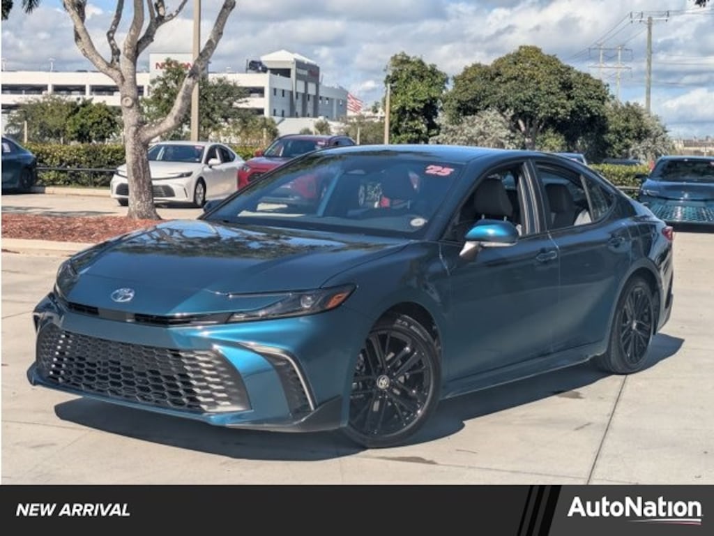 Used 2025 Toyota Camry SE Sedan