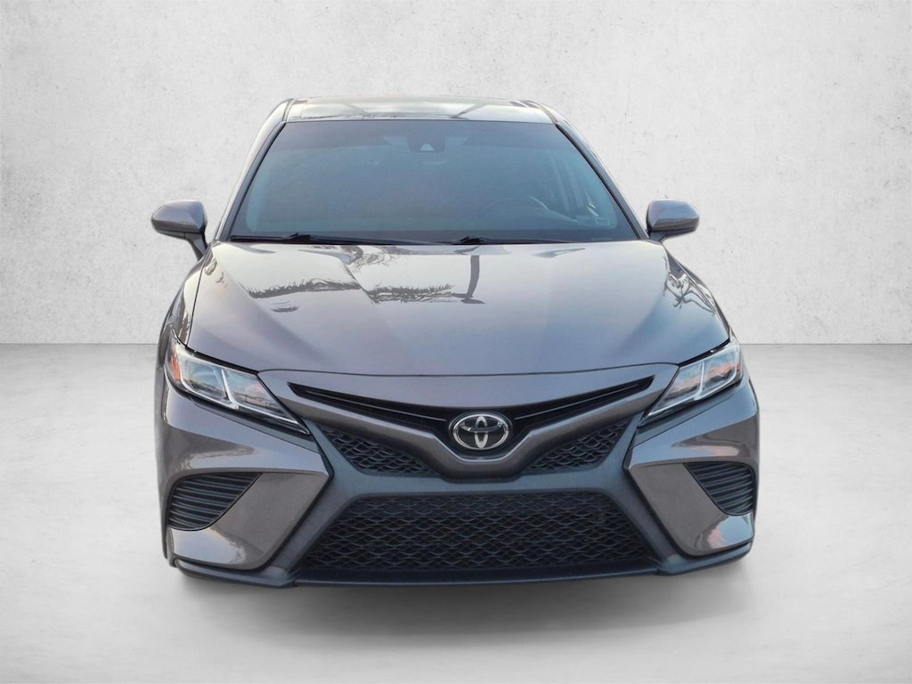 Used 2019 Toyota Camry SE Sedan