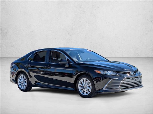 2023 Toyota Camry LE photo 3
