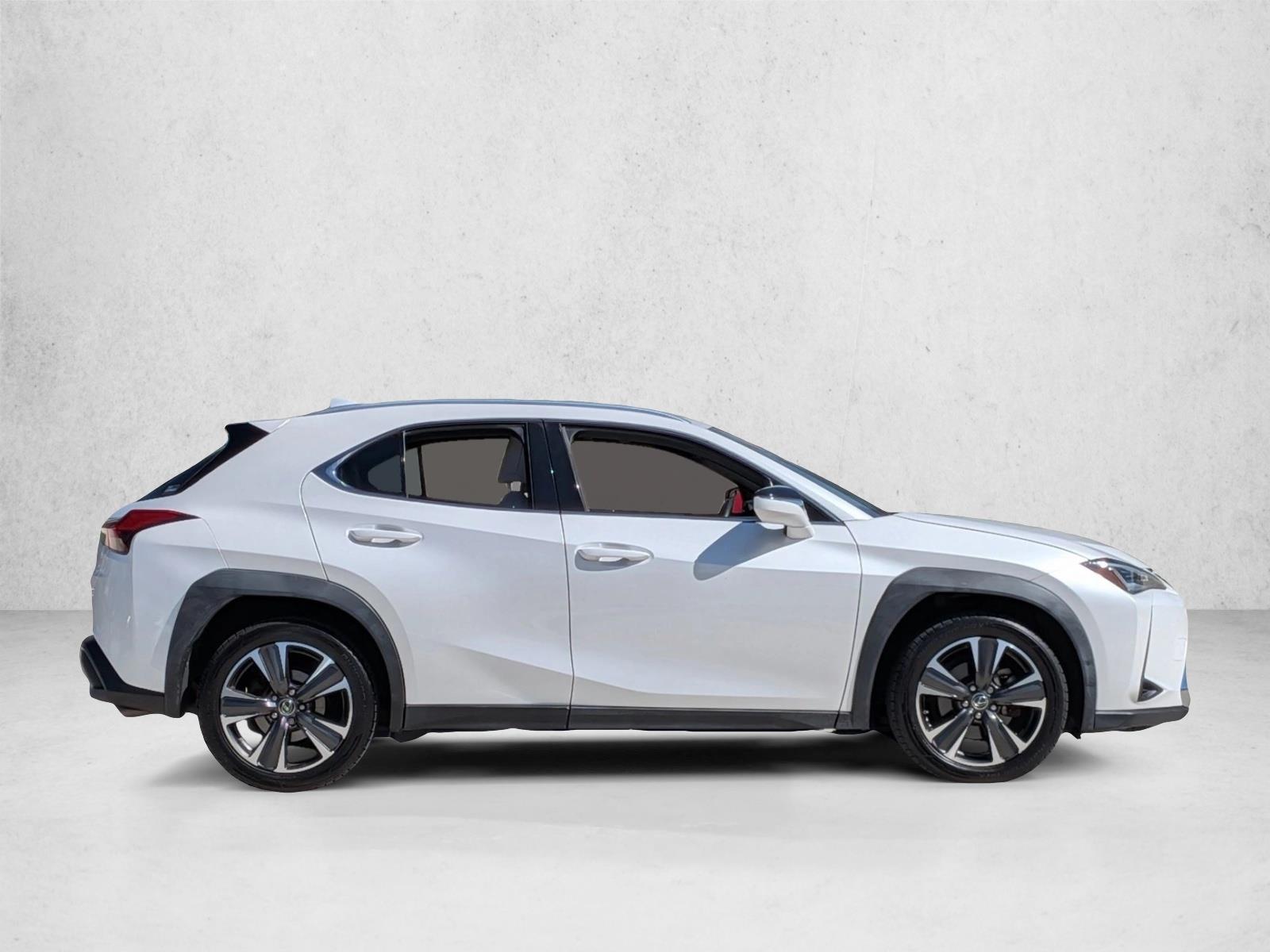 2019 Lexus UX 200 photo 4