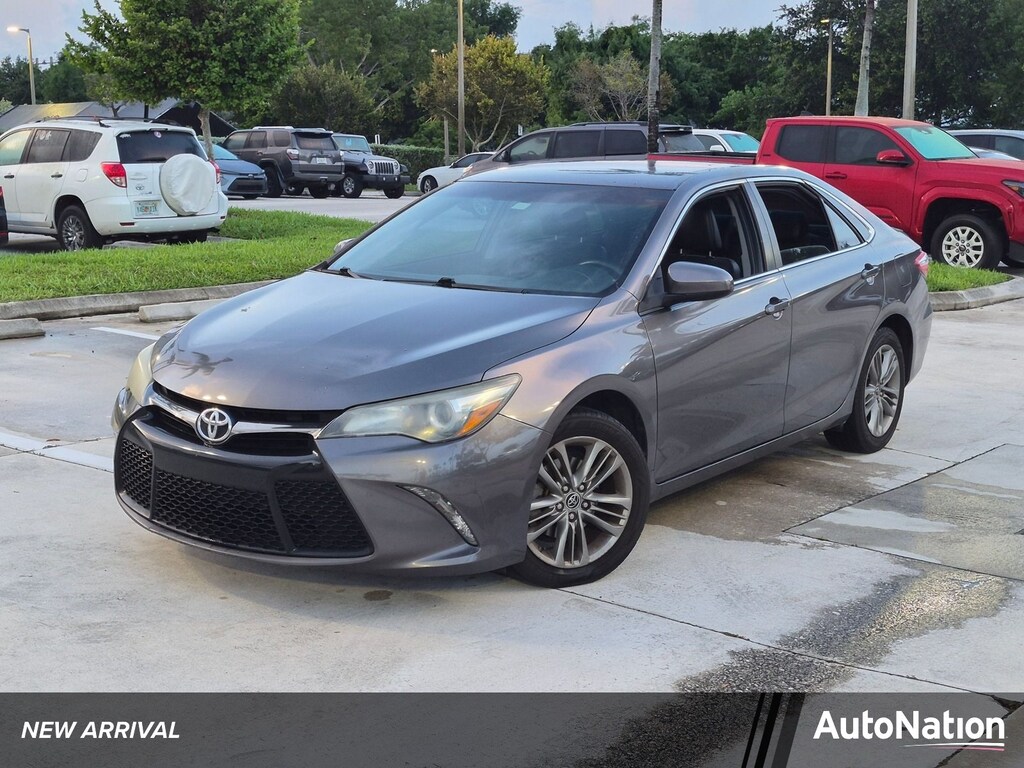 Used 2015 Toyota Camry SE Sedan