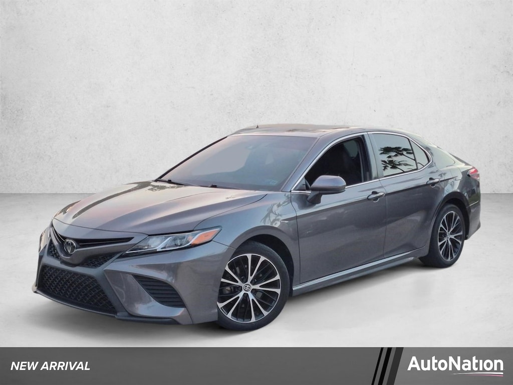 Used 2019 Toyota Camry SE Sedan