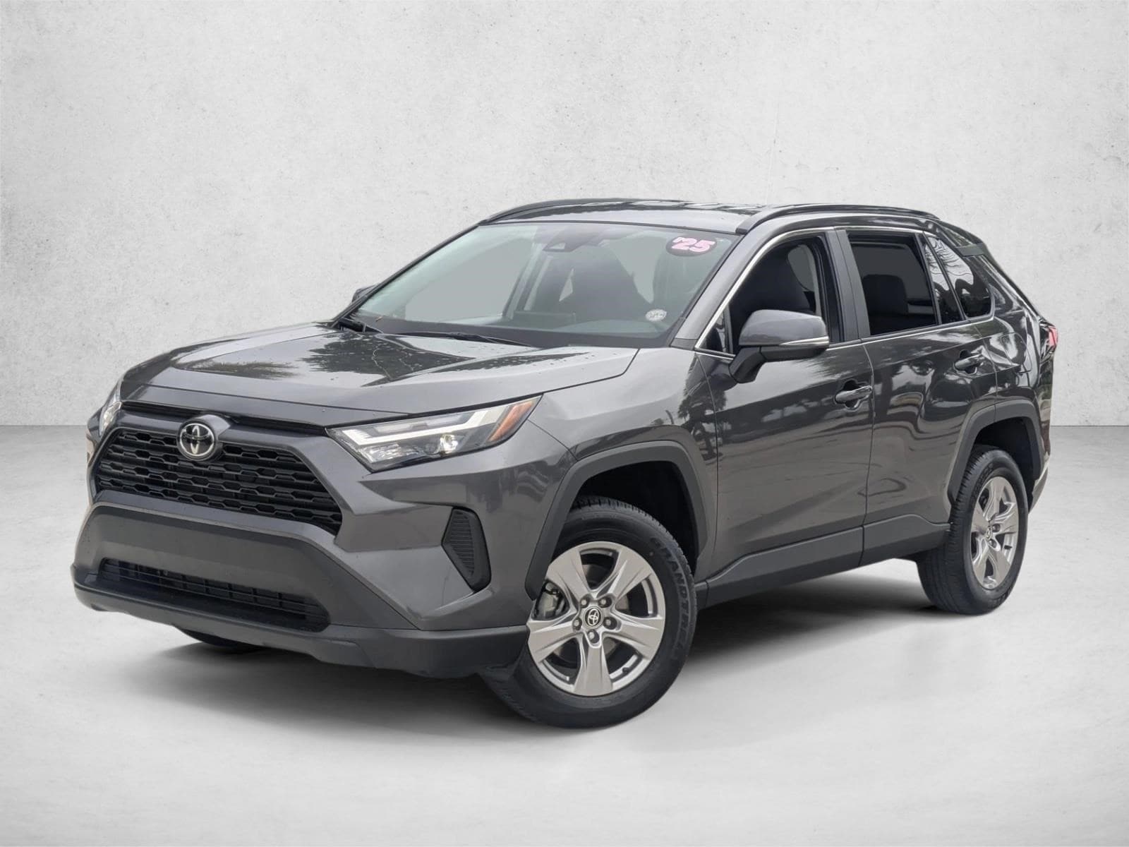 2025 Toyota RAV4 XLE's photo