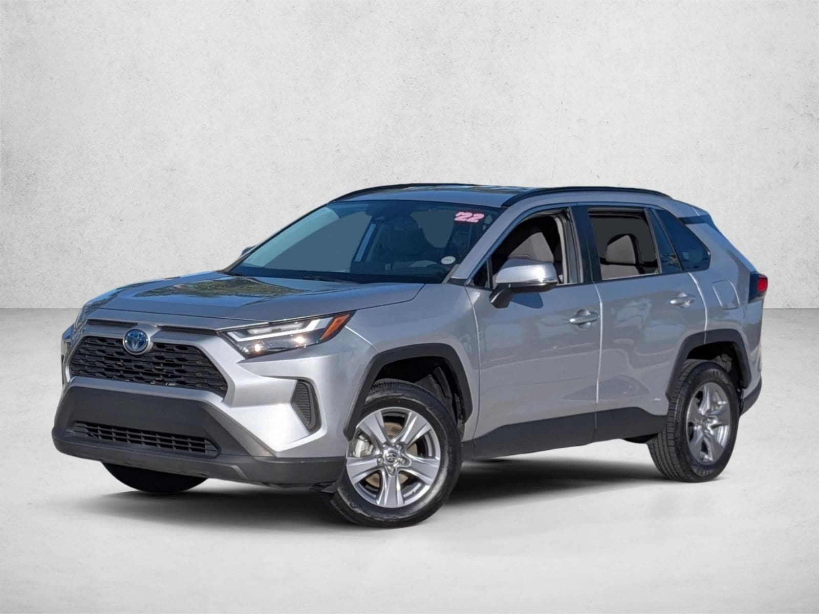 2022 Toyota RAV4 XLE's photo