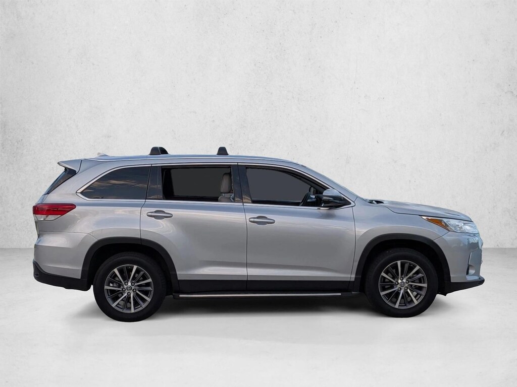 Used 2019 Toyota Highlander XLE V6 SUV