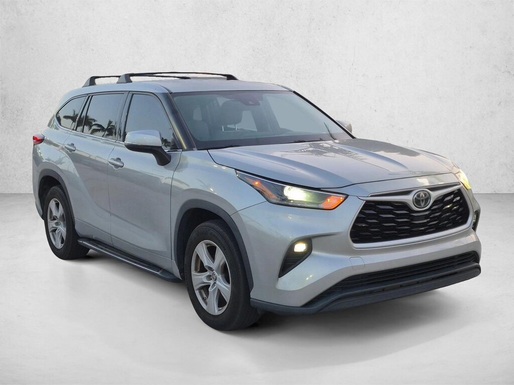 Used 2021 Toyota Highlander LE SUV