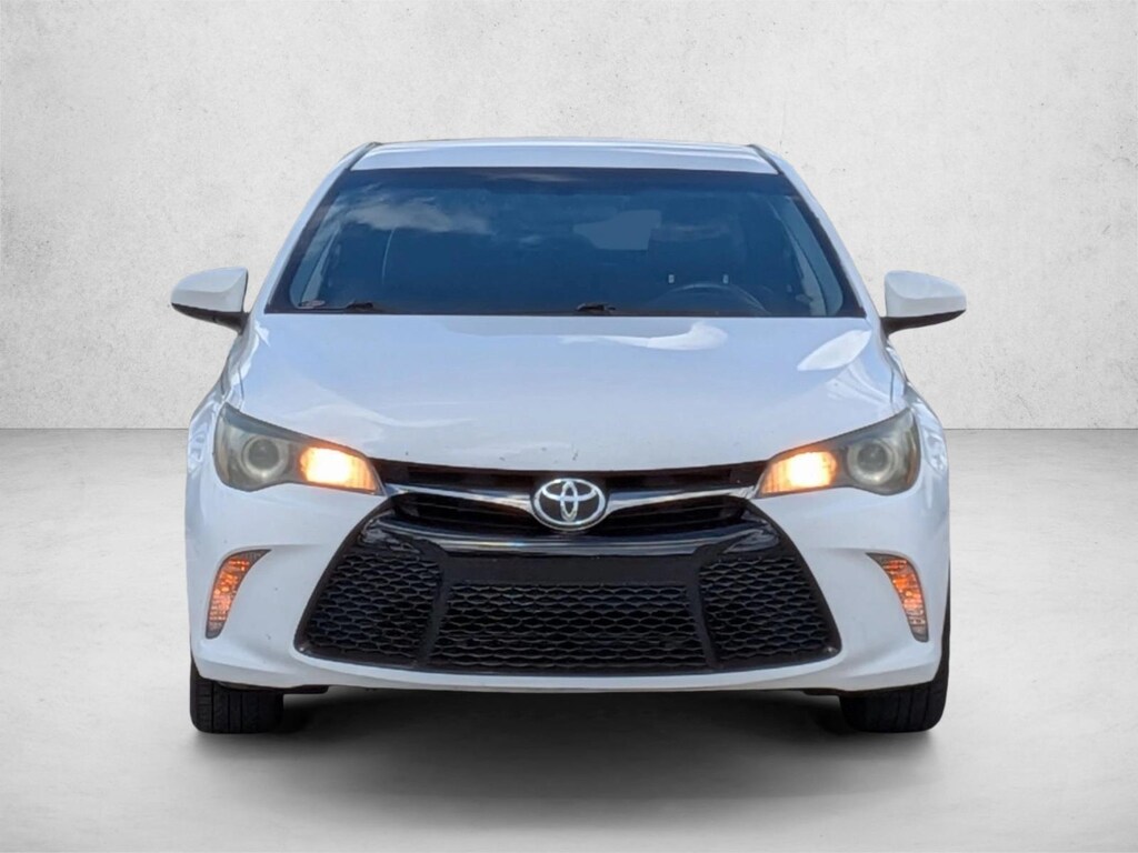 Used 2015 Toyota Camry SE Sedan