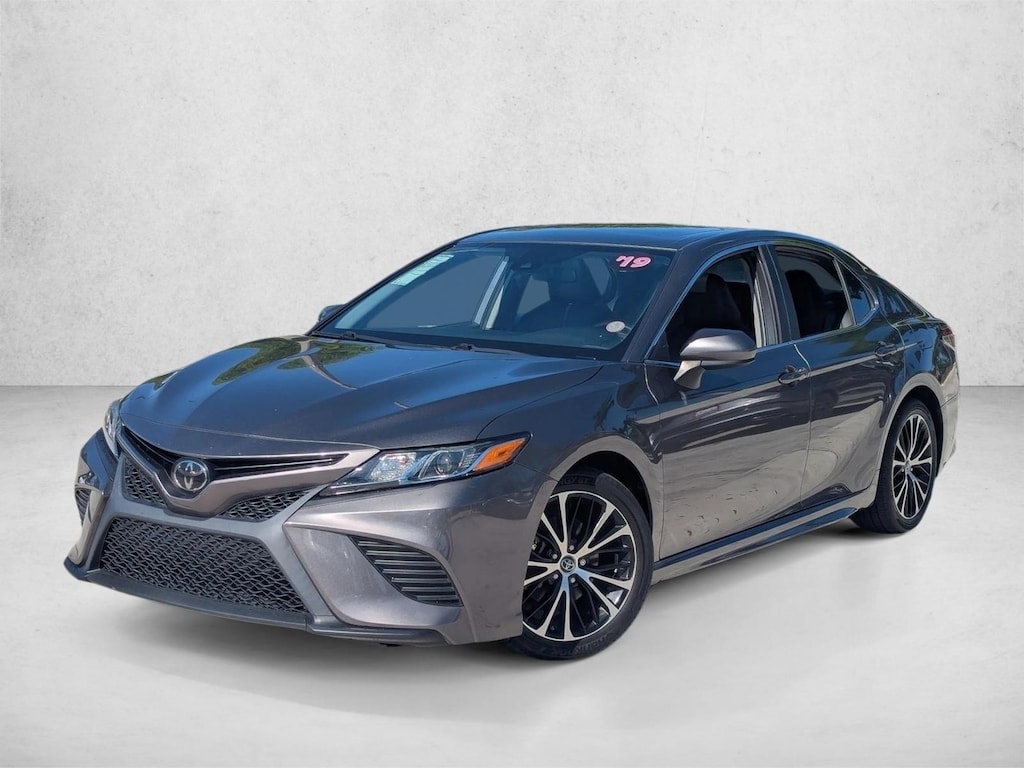 Used 2019 Toyota Camry SE Sedan