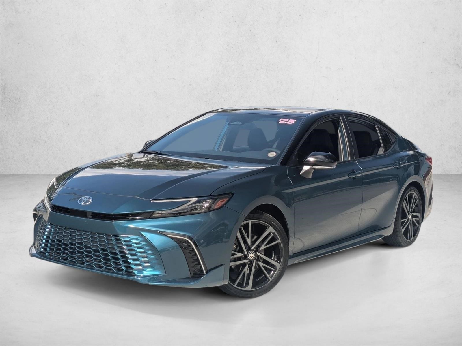2025 Toyota Camry XSE's photo