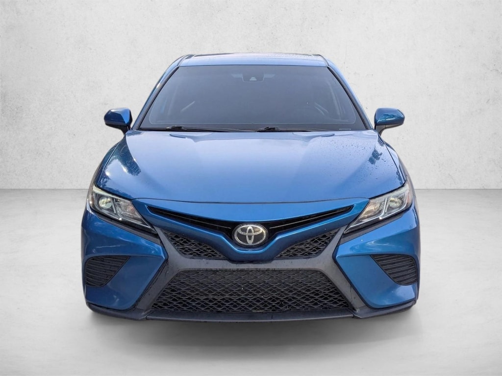 Used 2019 Toyota Camry SE Sedan