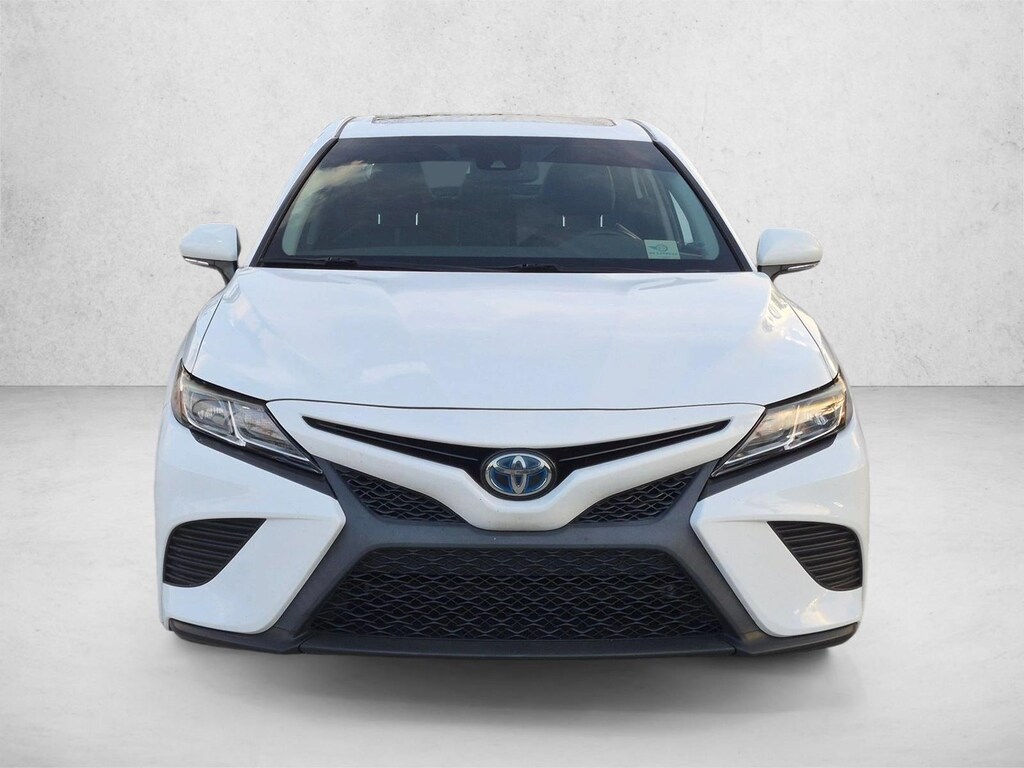 Used 2020 Toyota Camry Hybrid SE Sedan
