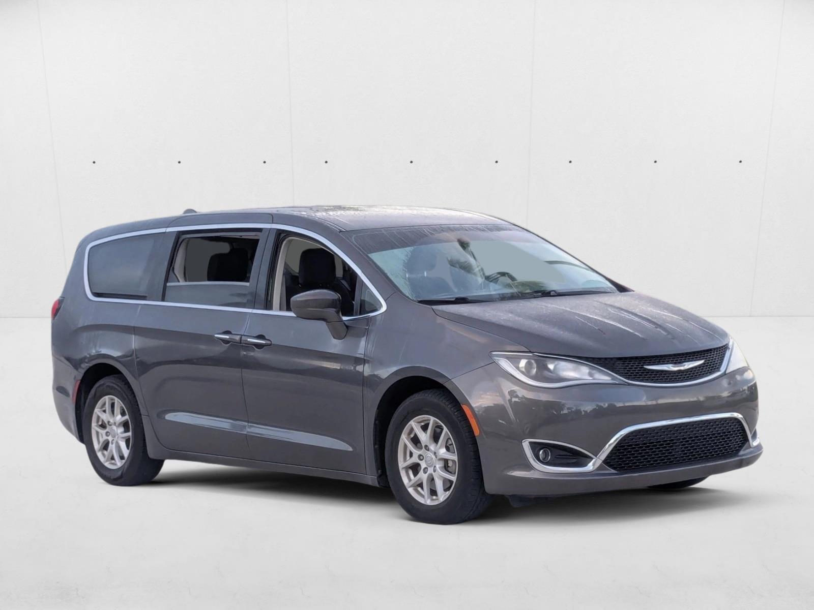 2020 Chrysler Pacifica Touring photo 2
