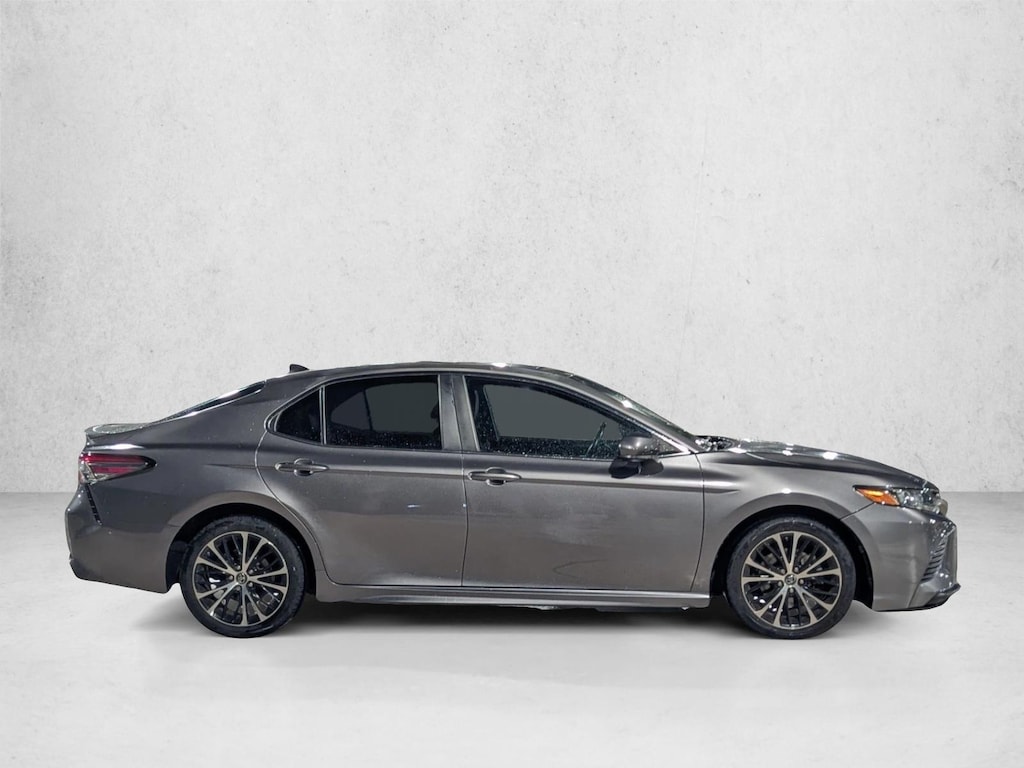Used 2019 Toyota Camry SE Sedan