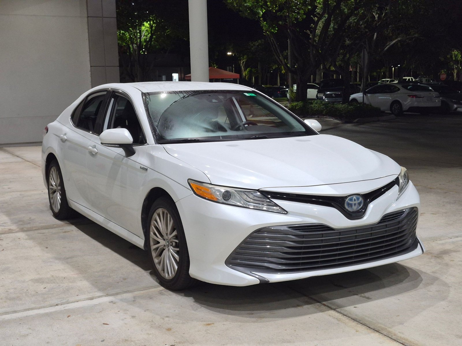 Used 2020 Toyota Camry Hybrid XLE Sedan