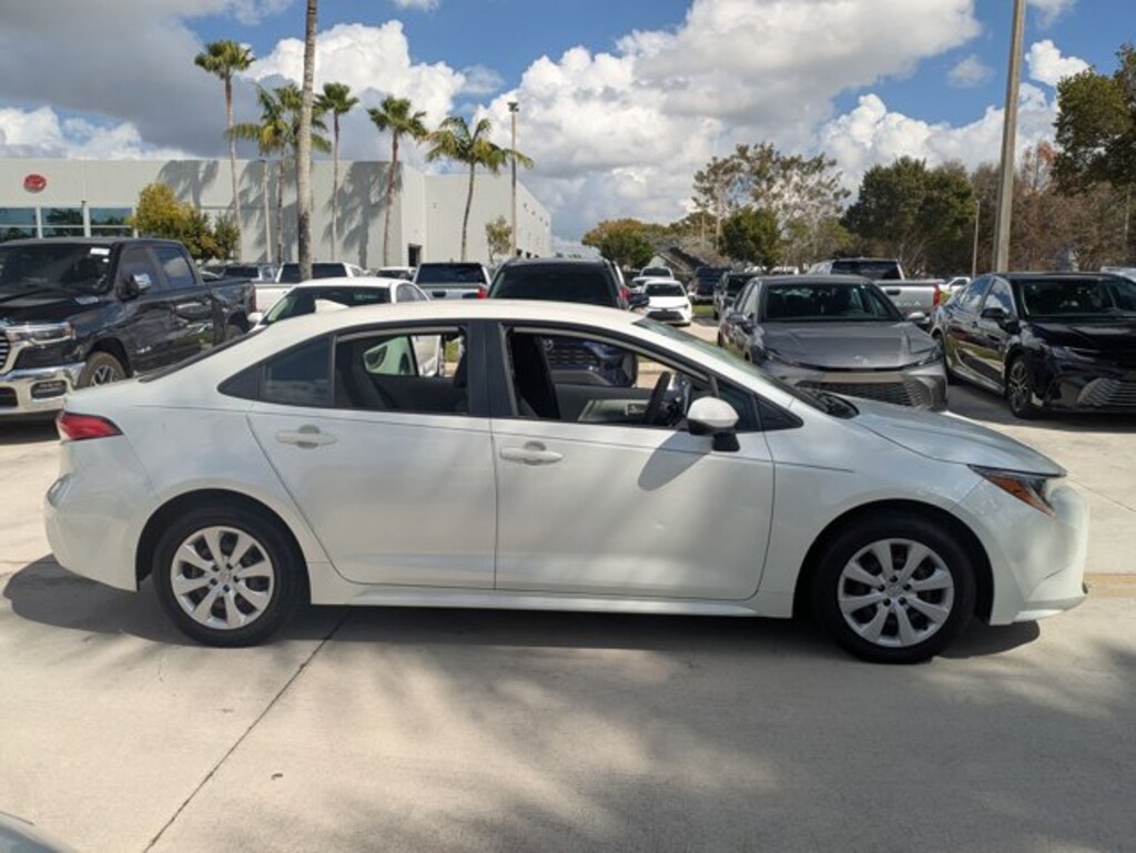 Used 2021 Toyota Corolla LE Sedan