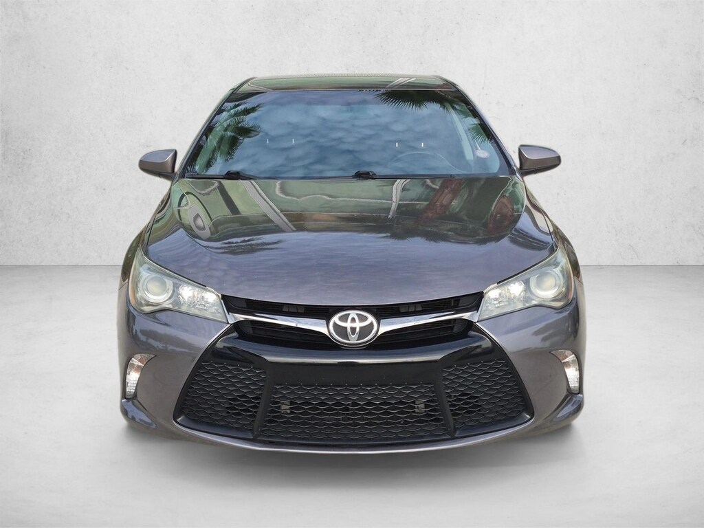 Used 2015 Toyota Camry SE Sedan