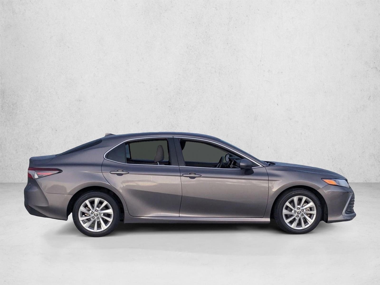 2023 Toyota Camry LE photo 4