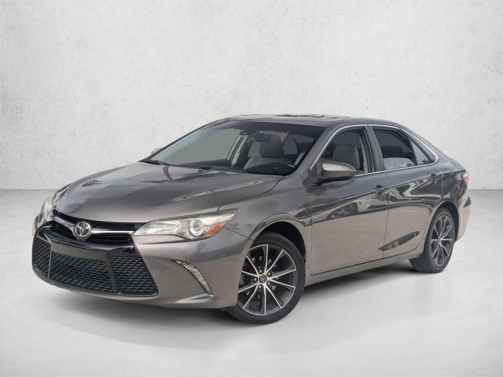 2017 Toyota Camry XSE's photo