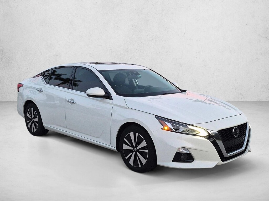 Used 2020 Nissan Altima 2.5 SV Sedan