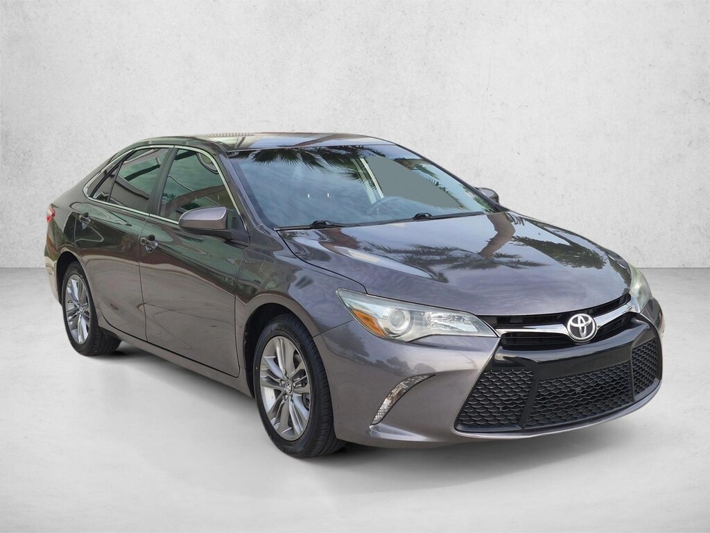 Used 2015 Toyota Camry SE Sedan