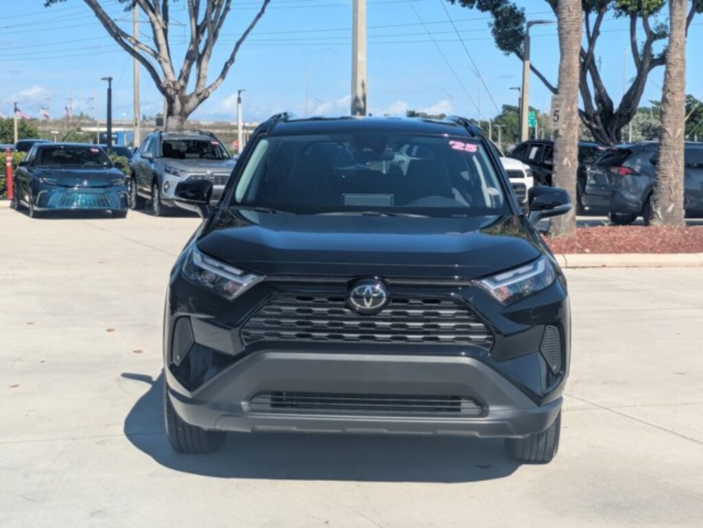 Used 2019 Toyota Camry SE Sedan