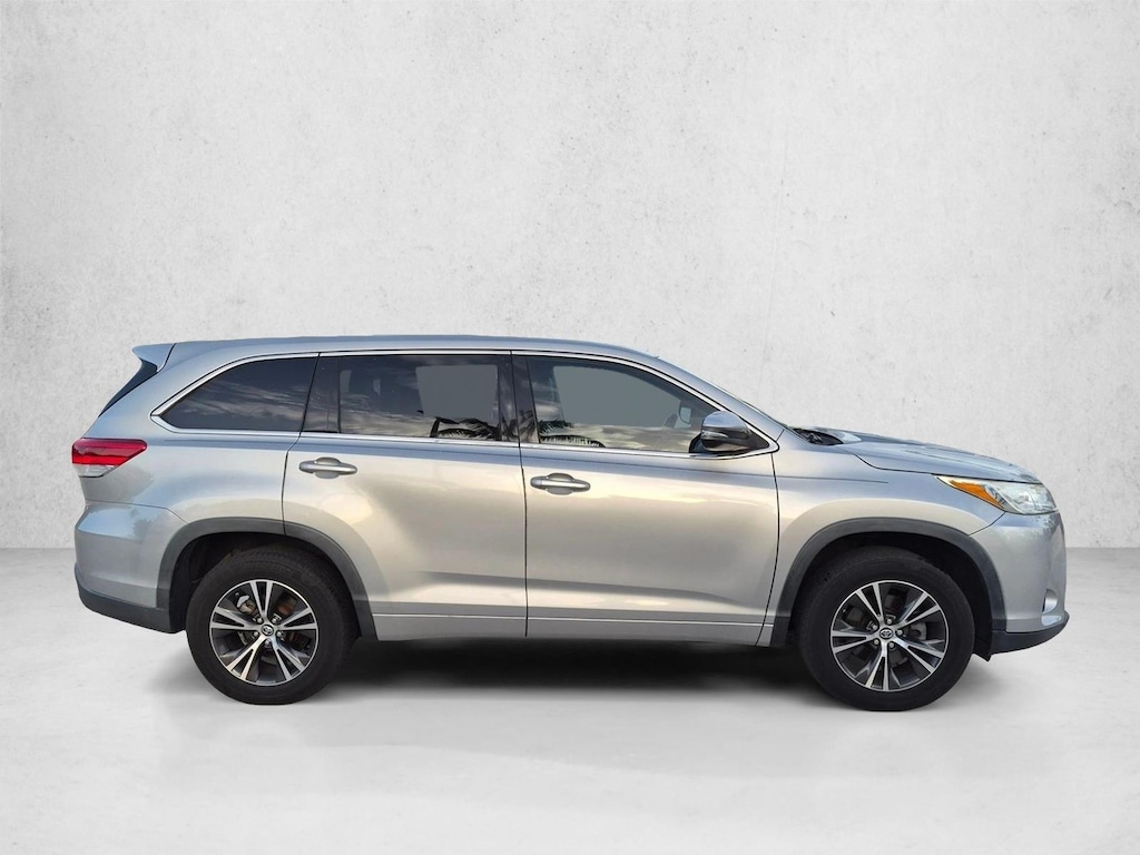 Used 2018 Toyota Highlander LE I4 SUV