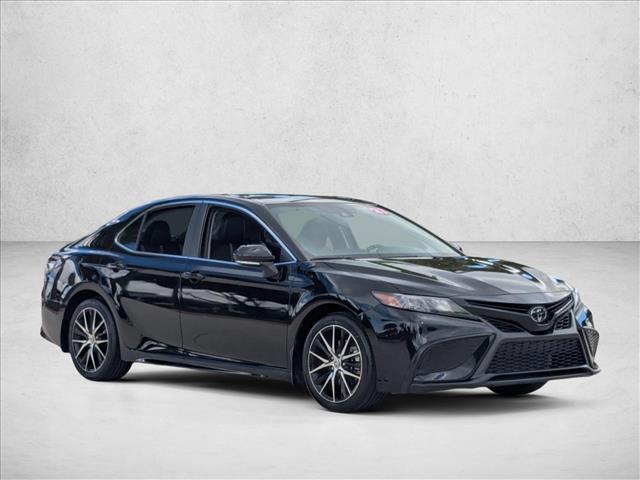 2023 Toyota Camry SE photo 3