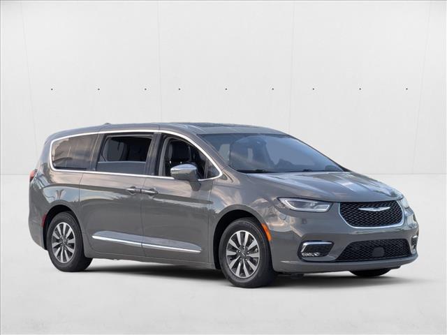 2022 Chrysler Pacifica Hybrid Limited photo 3
