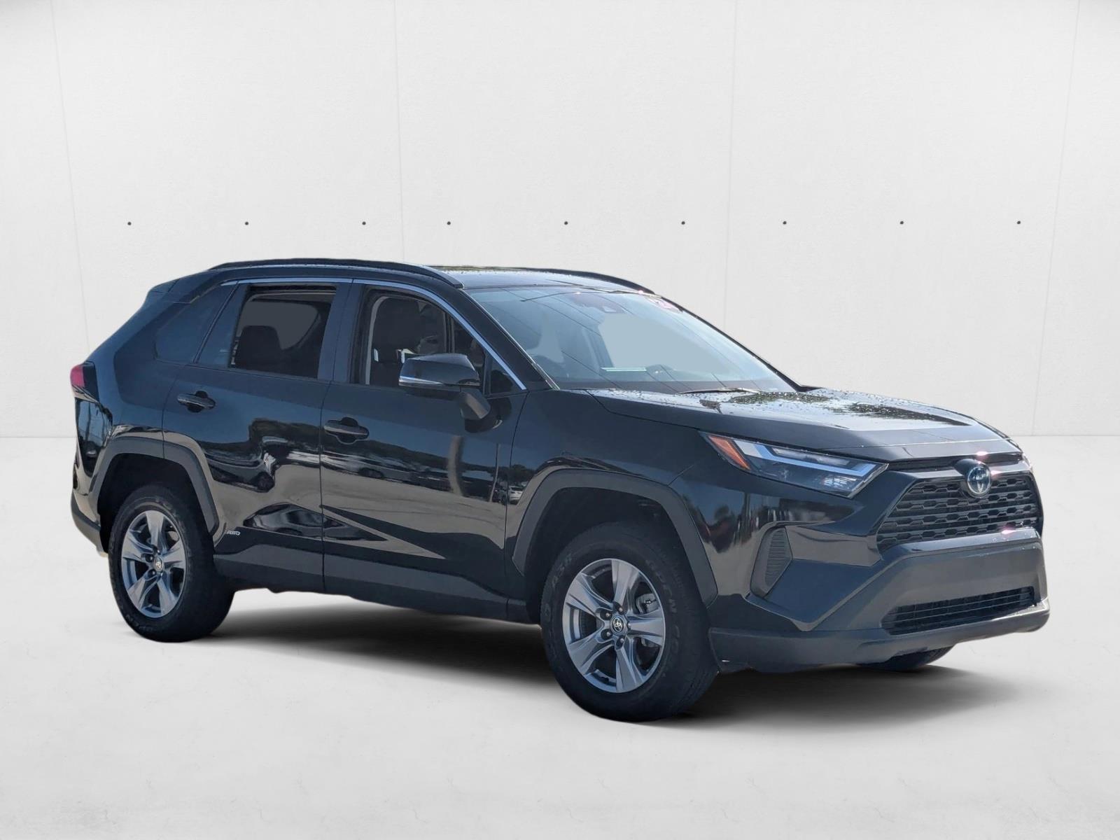 2024 Toyota RAV4 Hybrid XLE photo 3