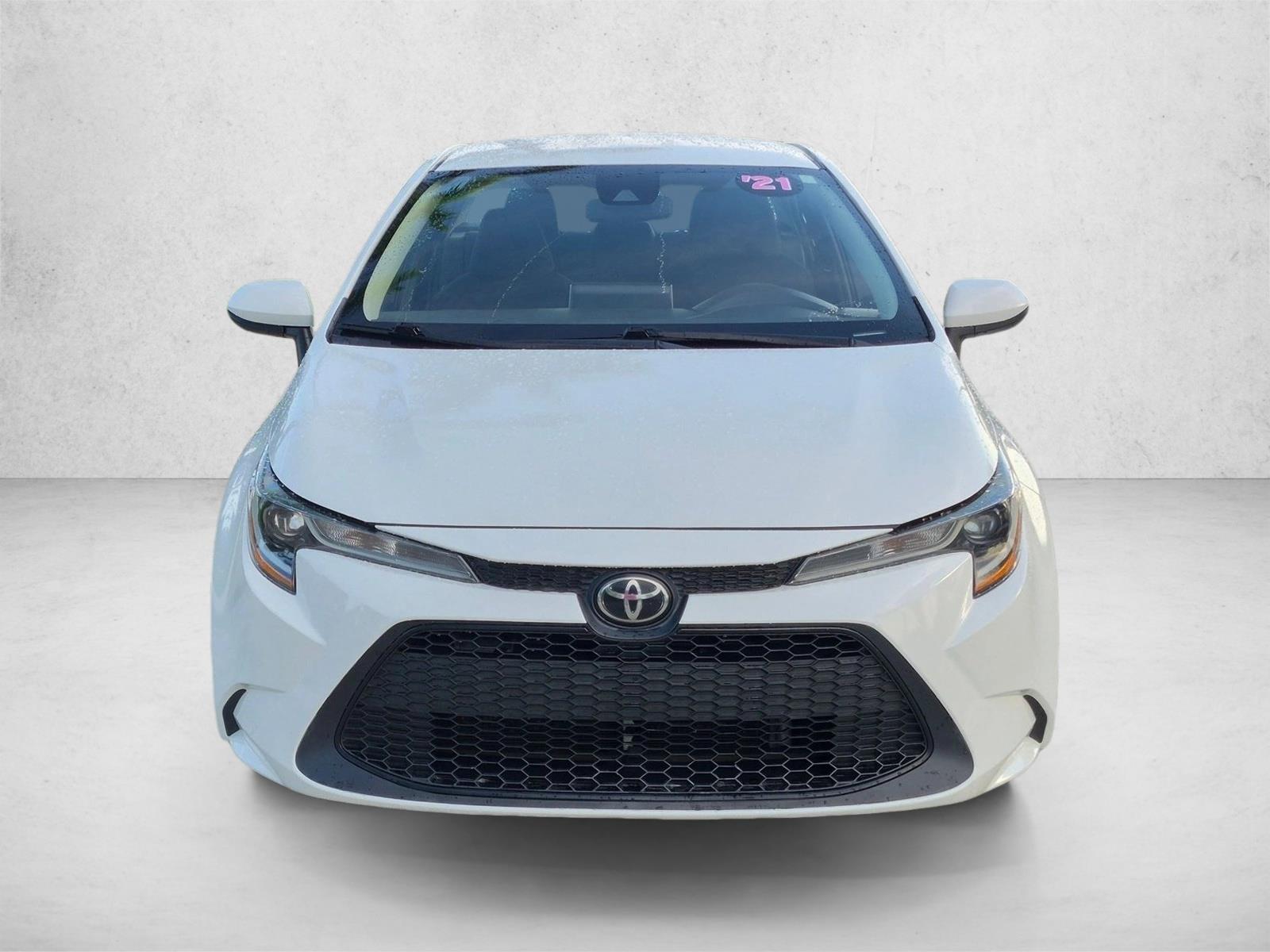 Used 2021 Toyota Corolla LE with VIN 5YFEPMAEXMP184555 for sale in Davie, FL