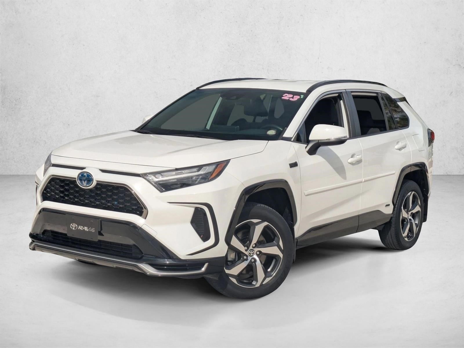 2023 Toyota RAV4 SE's photo