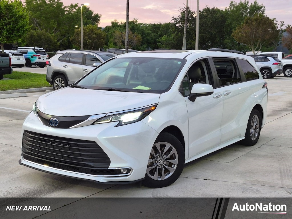 Used 2023 Toyota Sienna XLE 8 Passenger Van Passenger Van