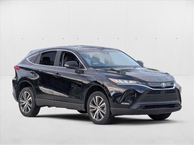 2022 Toyota Venza LE photo 3