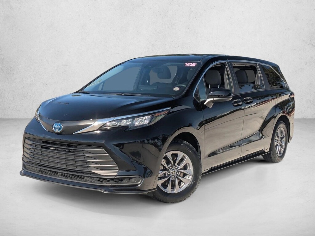 Used 2025 Toyota Sienna LE 8 Passenger Van Passenger Van