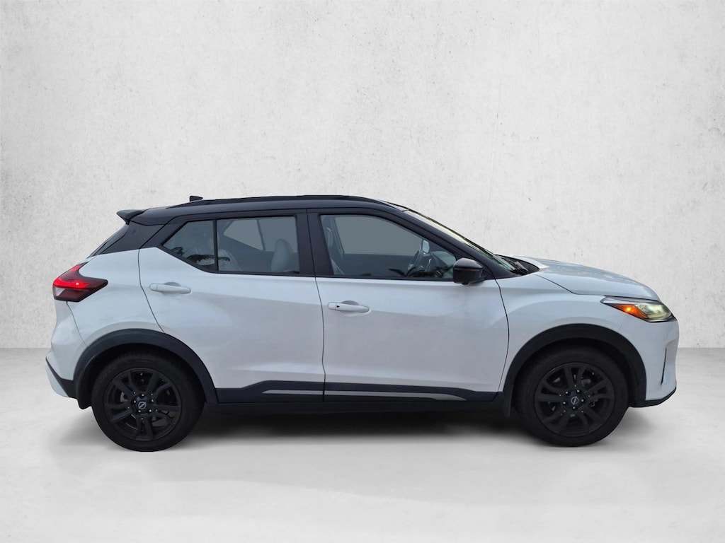 Used 2023 Nissan Kicks SR SUV