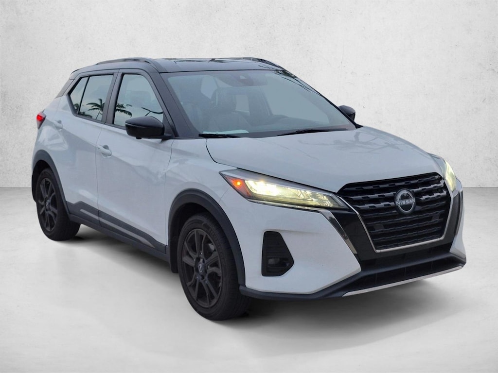 Used 2023 Nissan Kicks SR SUV