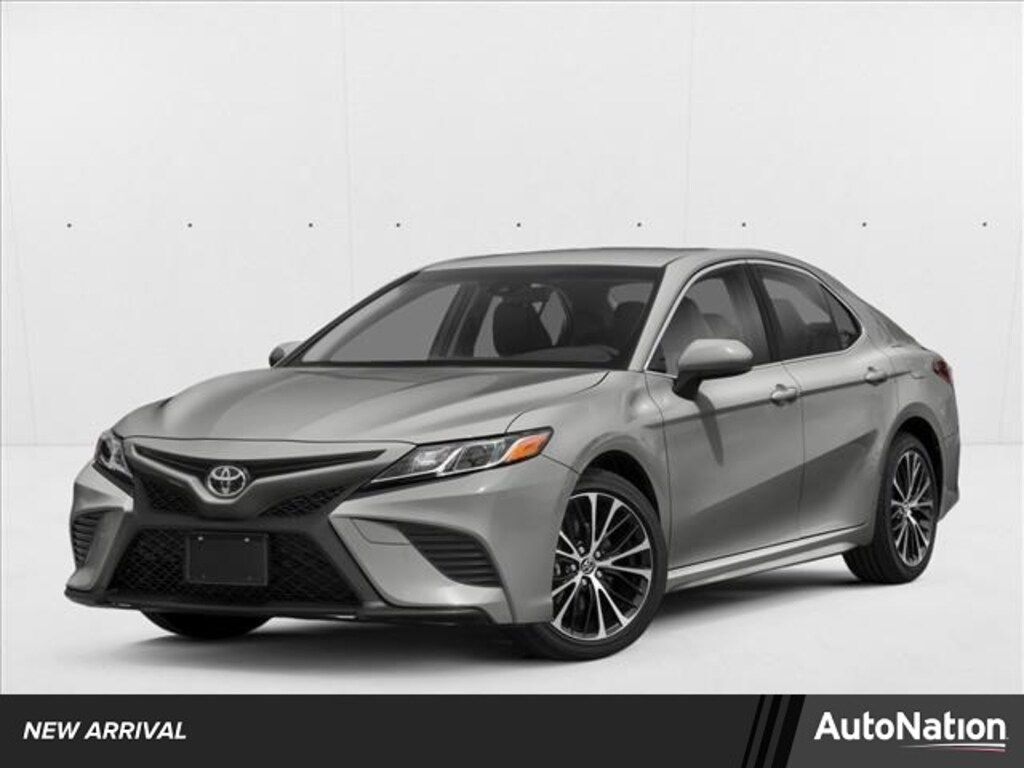 Used 2018 Toyota Camry SE Sedan