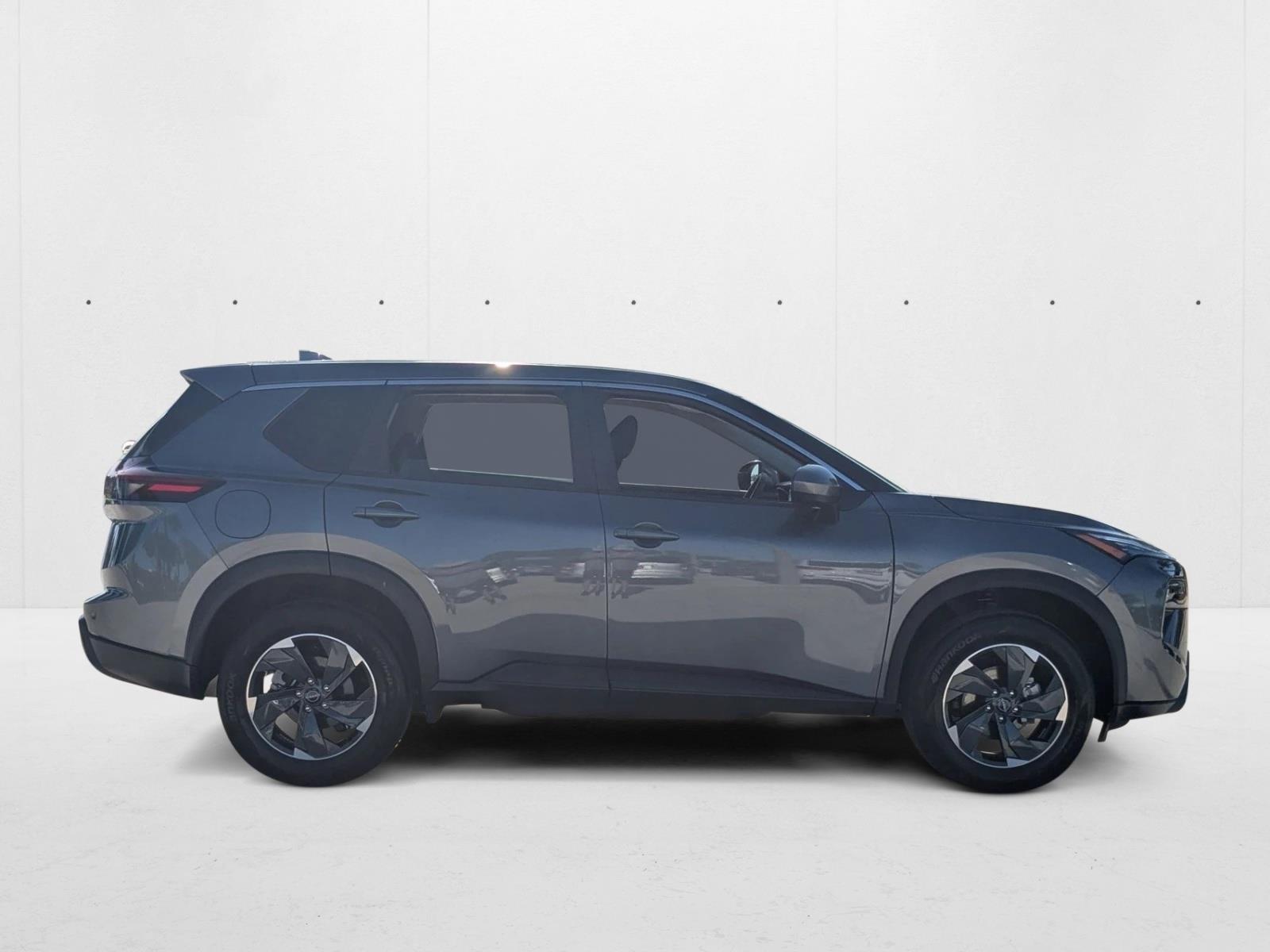2025 Nissan Rogue SV photo 4