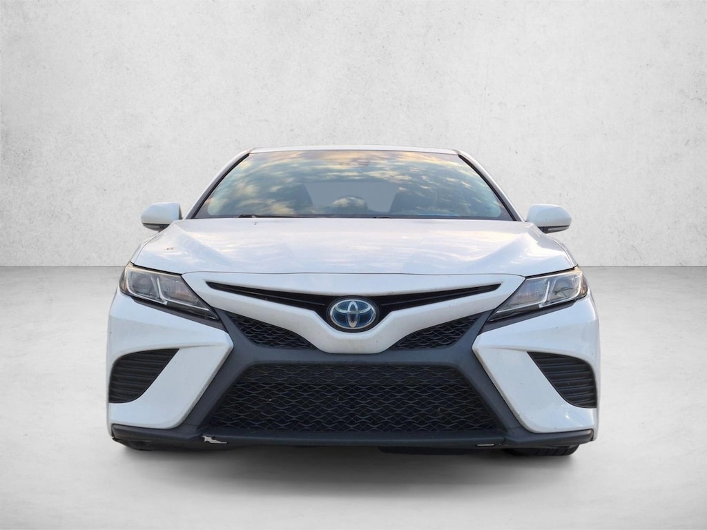 Used 2018 Toyota Camry Hybrid SE Sedan