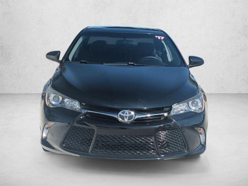 Used 2017 Toyota Camry SE Sedan