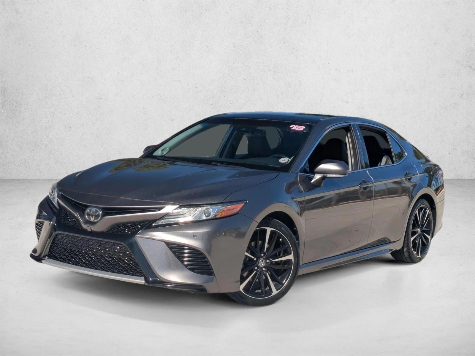 2018 Toyota Camry XSE's photo