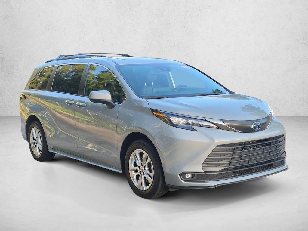 Certified 2022 Toyota Sienna XLE Woodland Edition Van Passenger Van