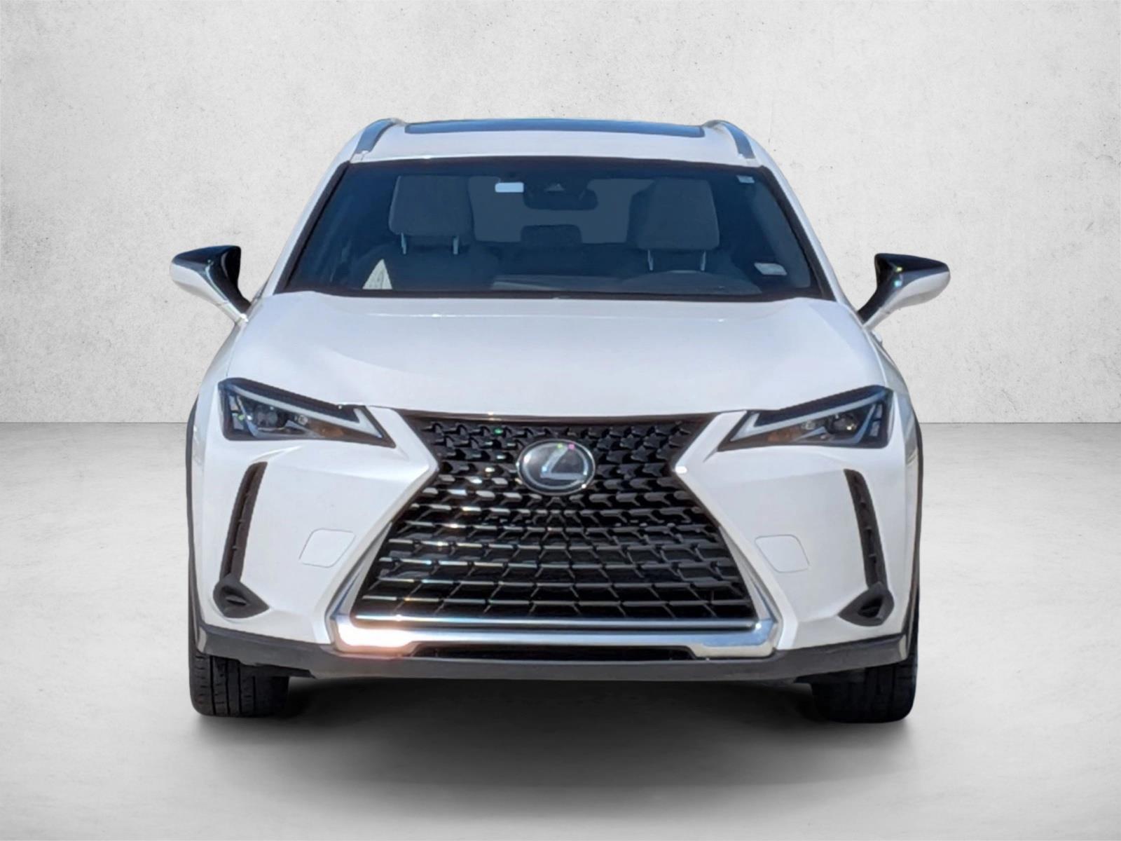 2019 Lexus UX 200 photo 2