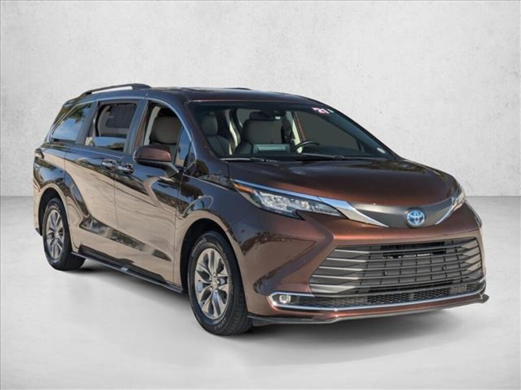 Used 2021 Toyota Sienna XLE 8 Passenger Van