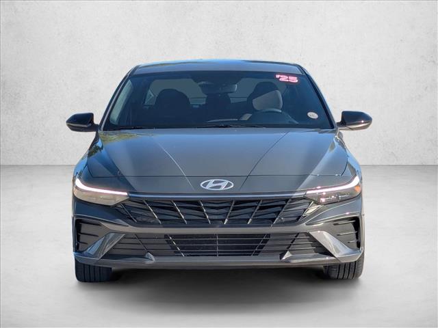 2025 Hyundai Elantra SEL Sport photo 2