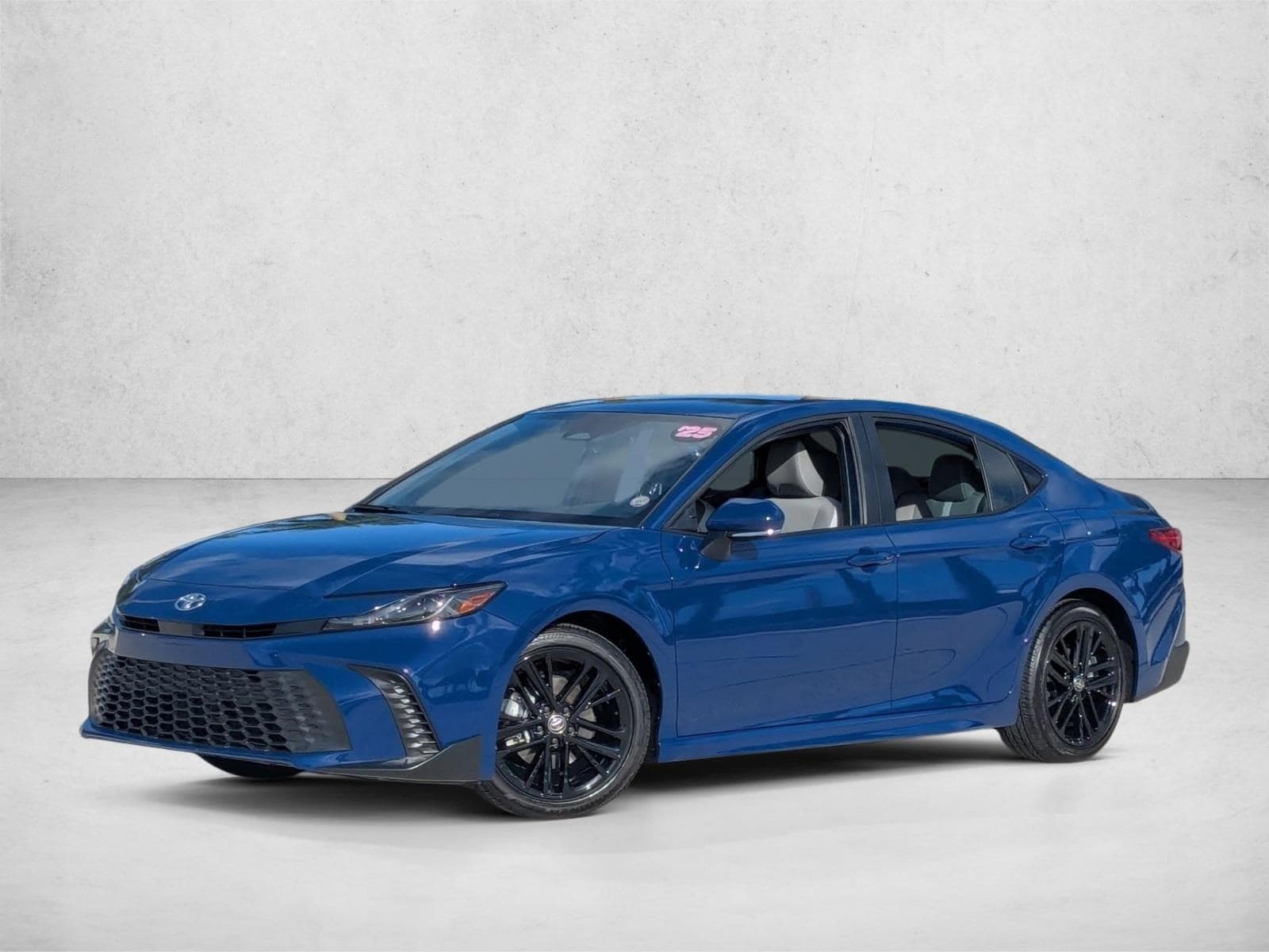 2025 Toyota Camry SE's photo