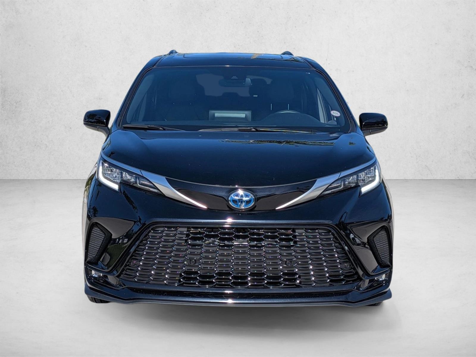2023 Toyota Sienna XSE photo 2