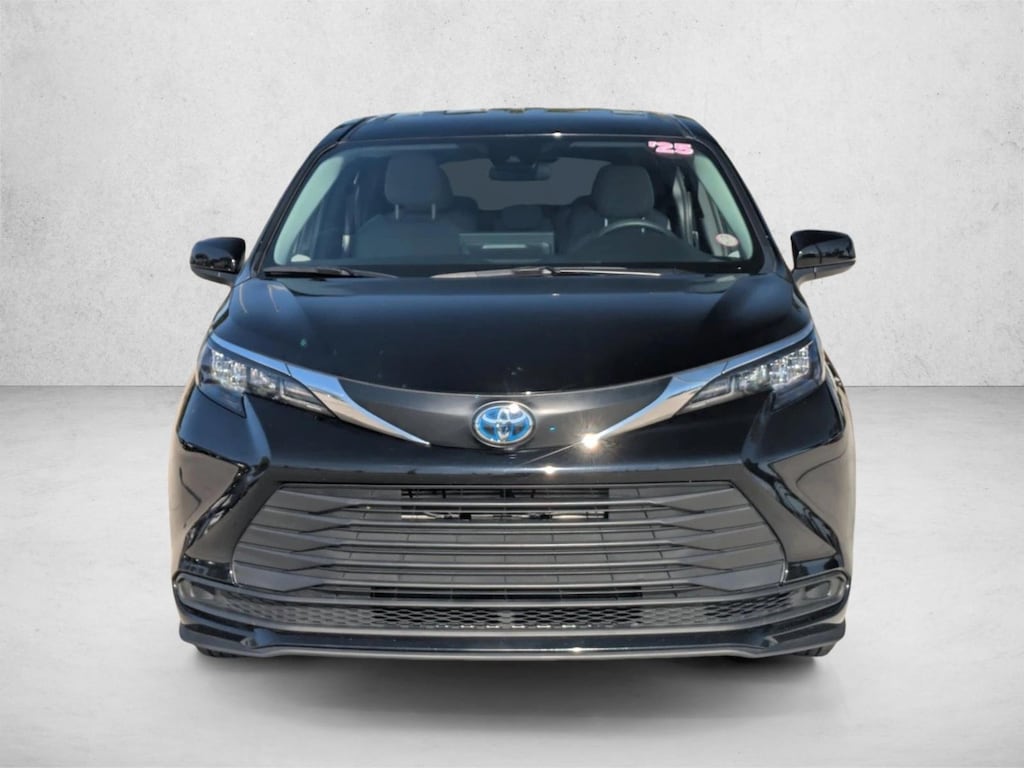 Used 2025 Toyota Sienna LE 8 Passenger Van Passenger Van