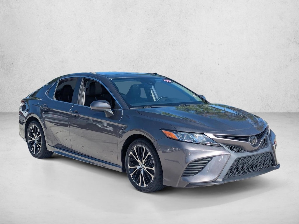 Used 2019 Toyota Camry SE Sedan